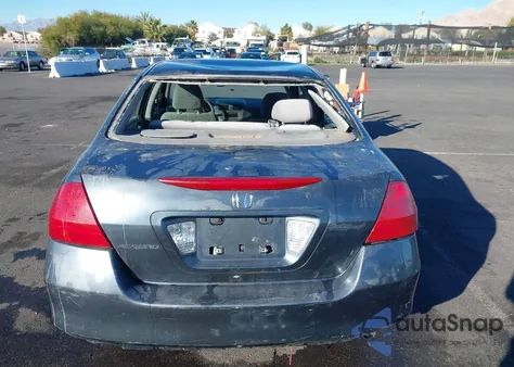 2007 Honda Accord 2.4 Lx z USA, uszkodzony, nr VIN 1HGCM56407A177405